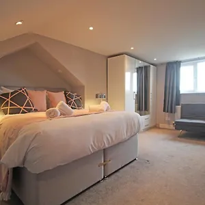 Holiday home Queens Road - Luxury Spacious In Chester, Christleton